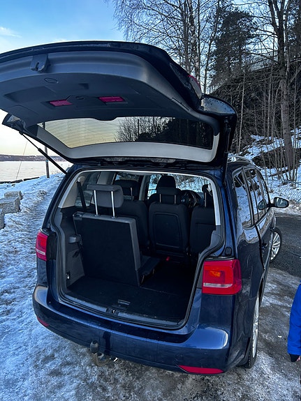 Volkswagen Touran 2 of 8