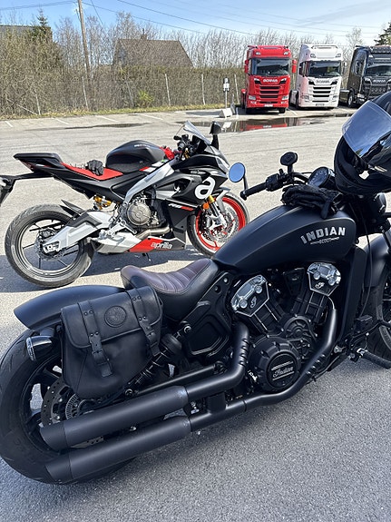 INDIAN Scout Bobber 3 of 5