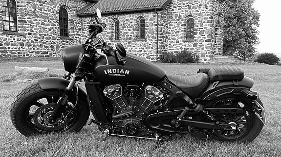 INDIAN Scout Bobber 2 of 5