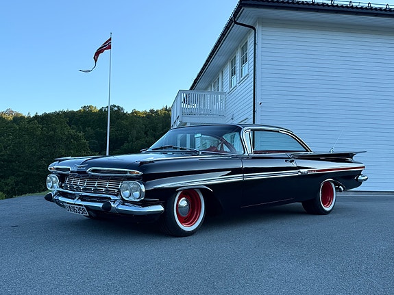 Chevrolet Impala 2 of 5