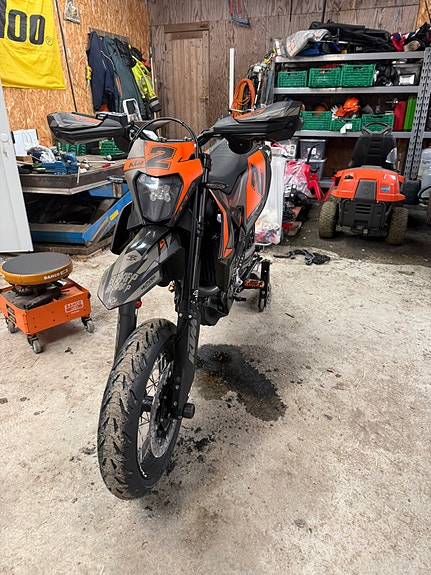 KTM 690 SMC R 14 of 21