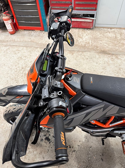 KTM 690 SMC R 11 of 21