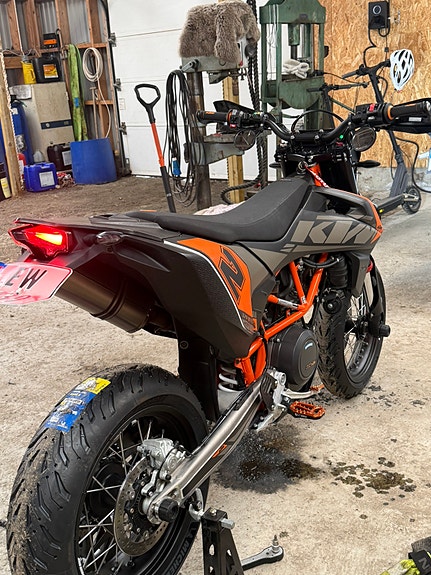 KTM 690 SMC R 16 of 21