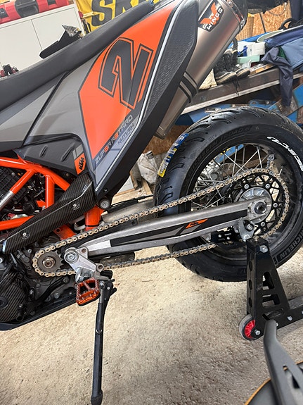 KTM 690 SMC R 4 of 21