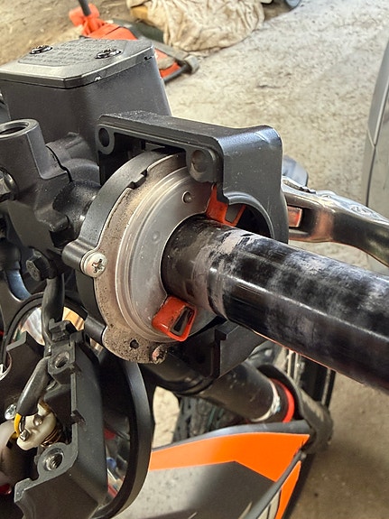 KTM 690 SMC R 6 of 21