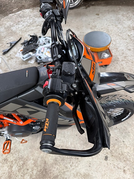 KTM 690 SMC R 12 of 21
