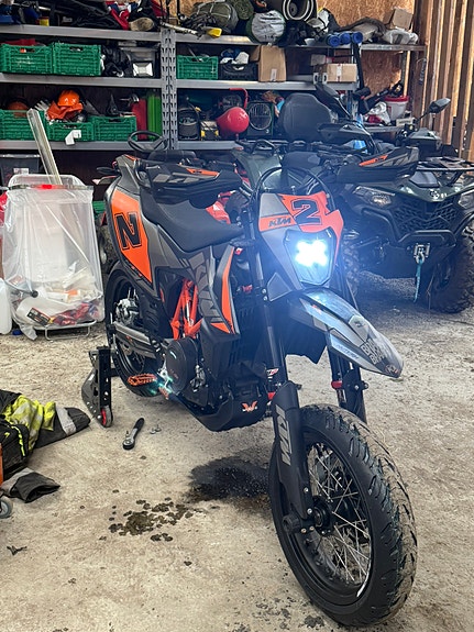 KTM 690 SMC R 17 of 21