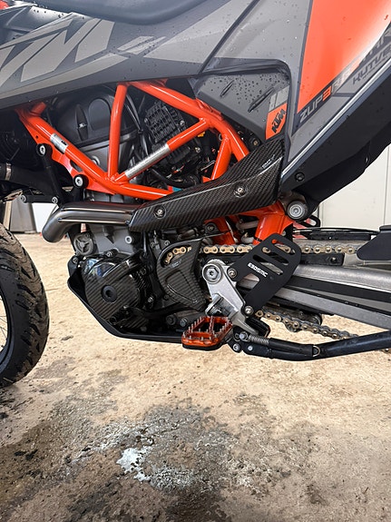 KTM 690 SMC R 2 of 21