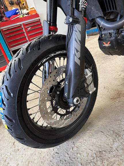 KTM 690 SMC R 9 of 21