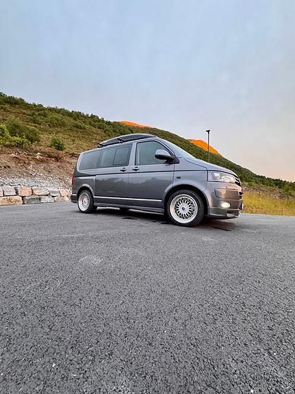 Volkswagen Multivan 9 of 30
