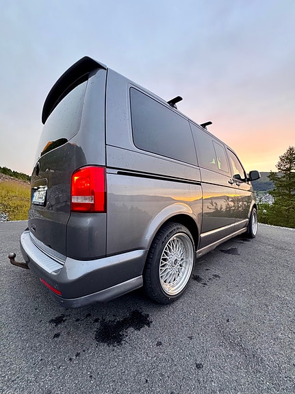 Volkswagen Multivan 10 of 30