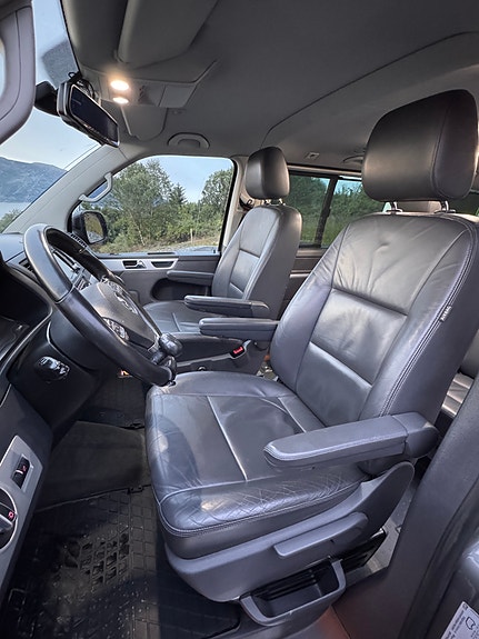 Volkswagen Multivan 25 of 30
