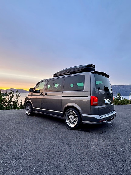 Volkswagen Multivan 7 of 30