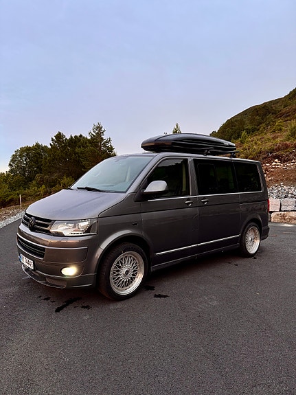 Volkswagen Multivan 2 of 30