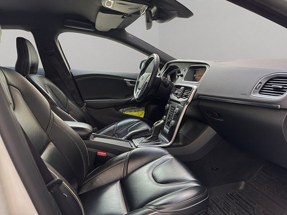 Volvo V40 15 of 21