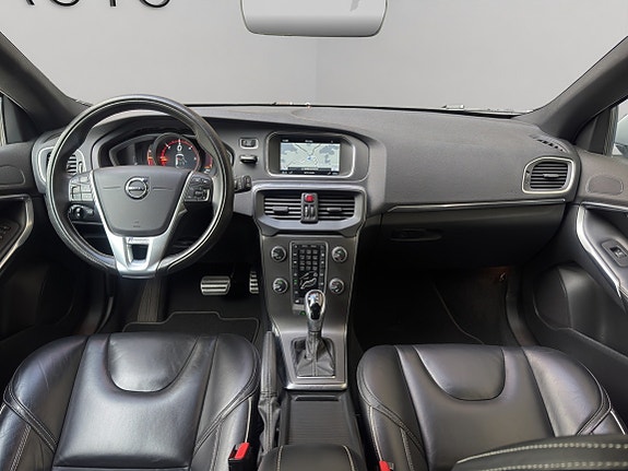 Volvo V40 16 of 21