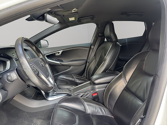 Volvo V40 12 of 21