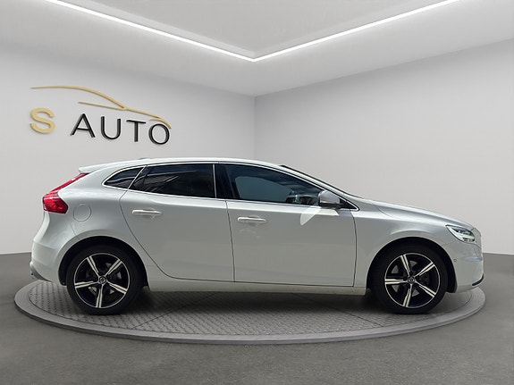 Volvo V40 9 of 21