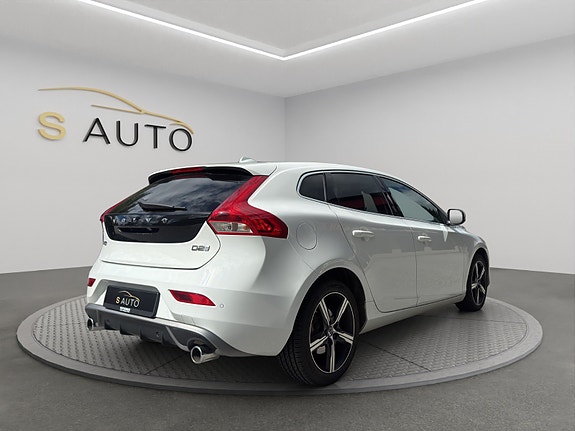 Volvo V40 8 of 21