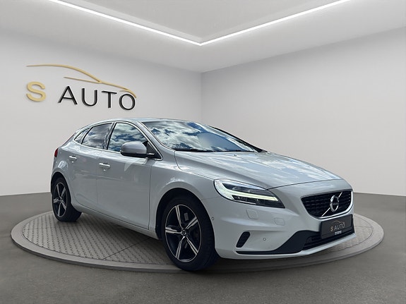 Volvo V40 3 of 21