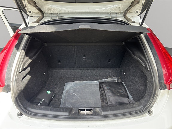 Volvo V40 10 of 21
