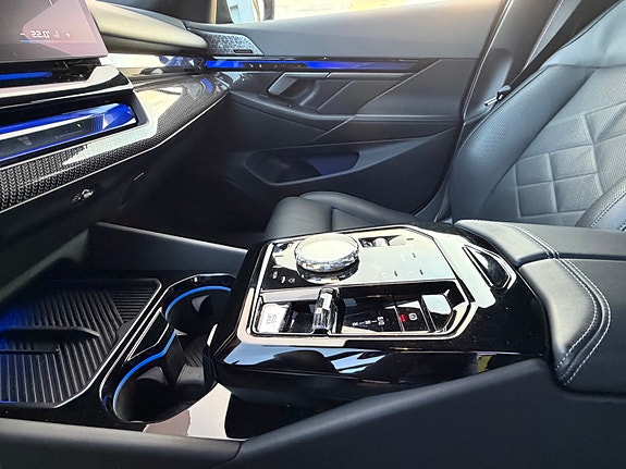 BMW i5 17 of 25