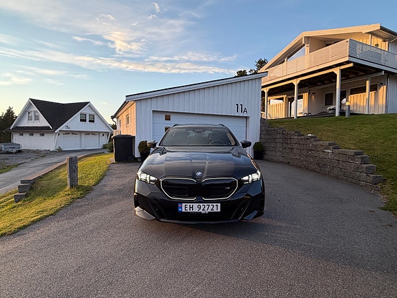 BMW i5 3 of 25