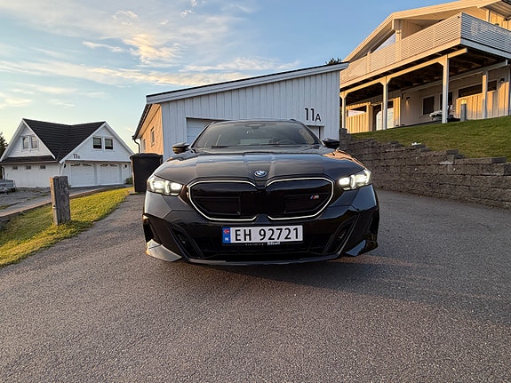BMW i5 2 of 25