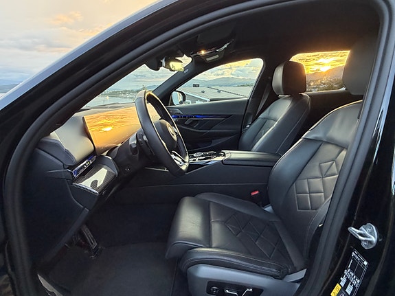 BMW i5 18 of 25