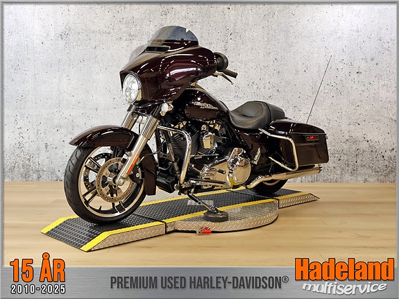 Harley-Davidson FLHXS / Street Glide Special 4 of 5