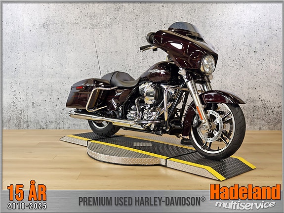 Harley-Davidson FLHXS / Street Glide Special 2 of 5
