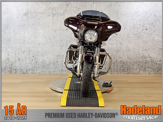 Harley-Davidson FLHXS / Street Glide Special 3 of 5