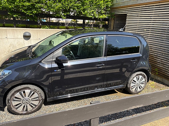Volkswagen e-Up! 2 of 5