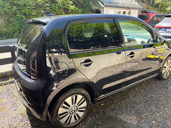Volkswagen e-Up! 4 of 5
