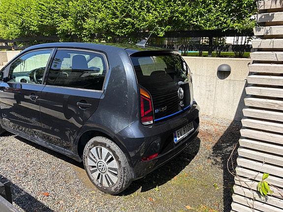 Volkswagen e-Up! 3 of 5