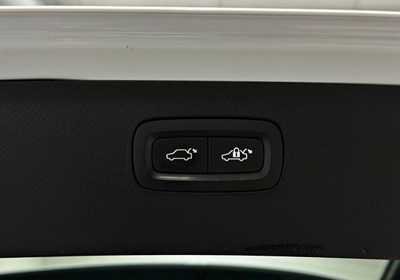 Volvo XC90 14 of 30