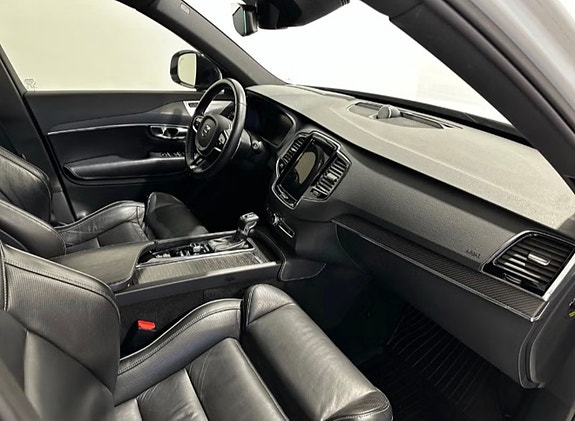 Volvo XC90 19 of 30