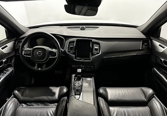 Volvo XC90 27 of 30