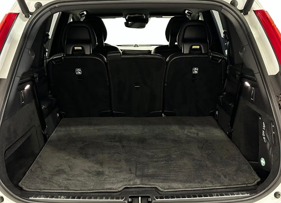 Volvo XC90 13 of 30