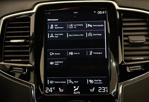 Volvo XC90 16 of 30
