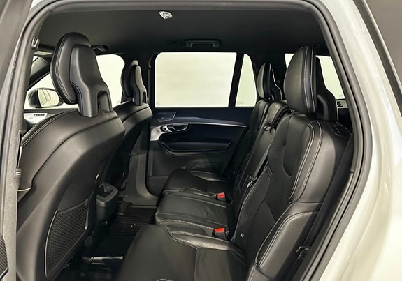 Volvo XC90 11 of 30