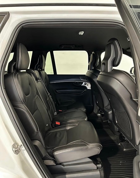 Volvo XC90 10 of 30