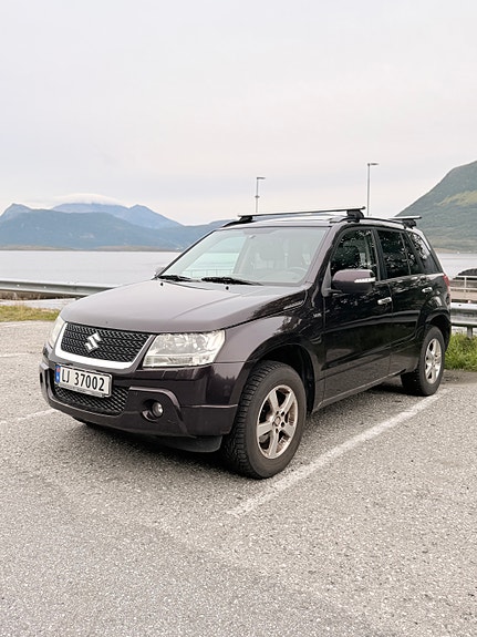 Suzuki Grand Vitara 3 of 5