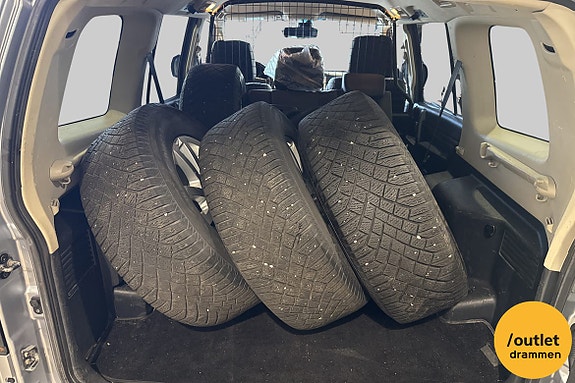 Mitsubishi Pajero 11 of 19