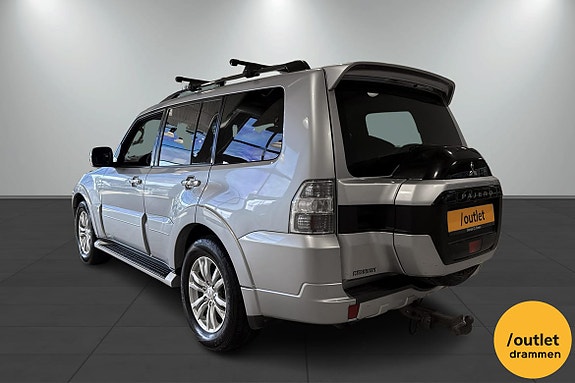 Mitsubishi Pajero 3 of 5