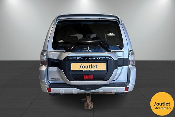 Mitsubishi Pajero 4 of 5