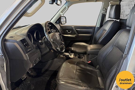 Mitsubishi Pajero 12 of 19