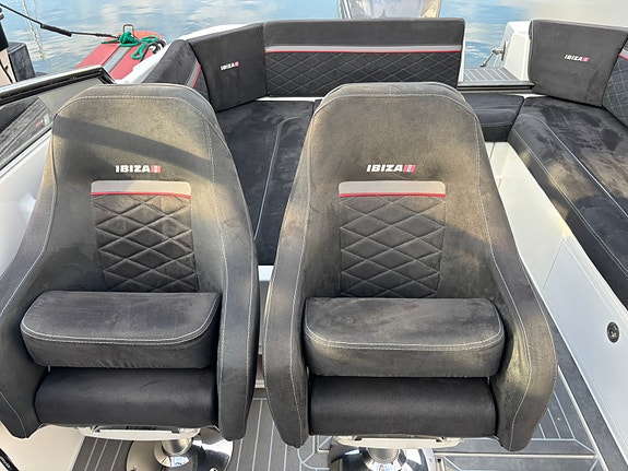 IBIZA 770, Yamaha V8 350hk, grått skrog og synteak! 18 of 19