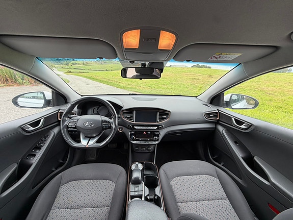 Hyundai IONIQ 7 of 12