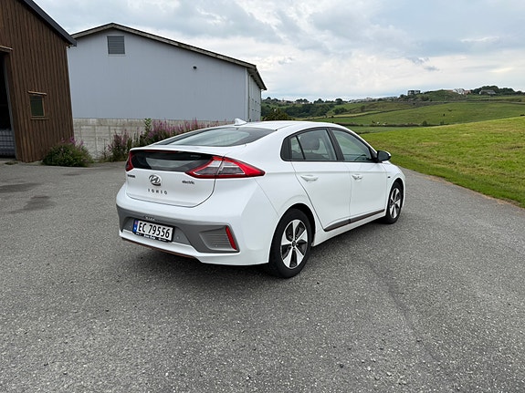 Hyundai IONIQ 4 of 12